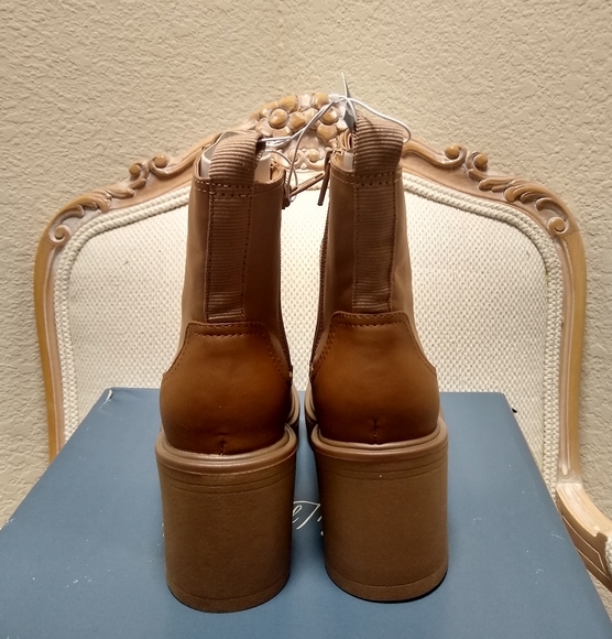 Universal Thread Glenda Hiking Boots Women’s Size 7 Brown Memory Foam - Picture 2 of 9